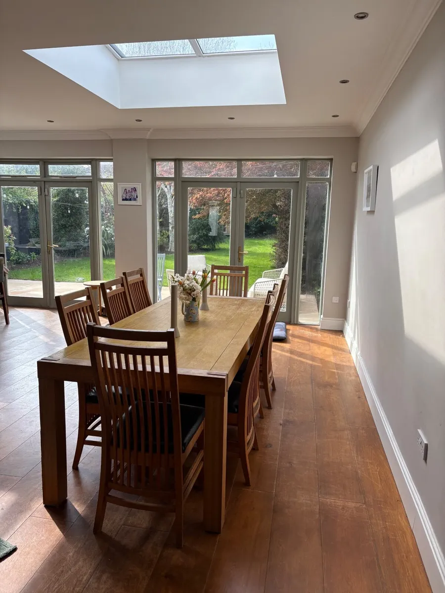 Dining room table - Image 1