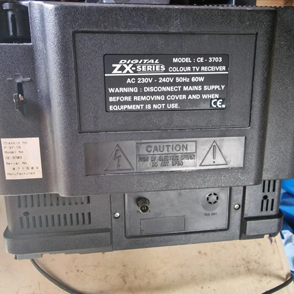 CRT 90s tv - Image 3