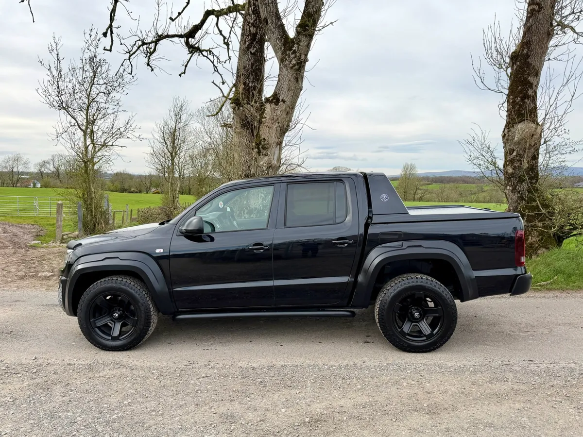 2019/192 Volkswagen Amarok Aventura Black Edition - Image 2