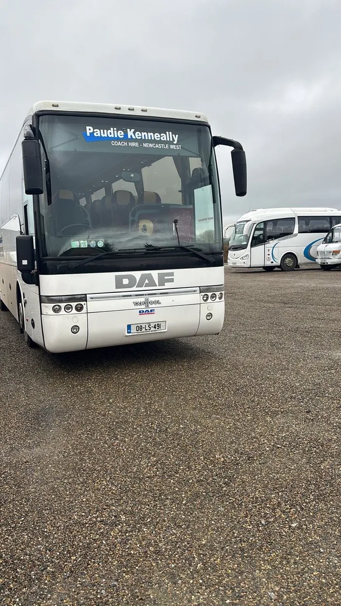 Buses & coaches - Image 1