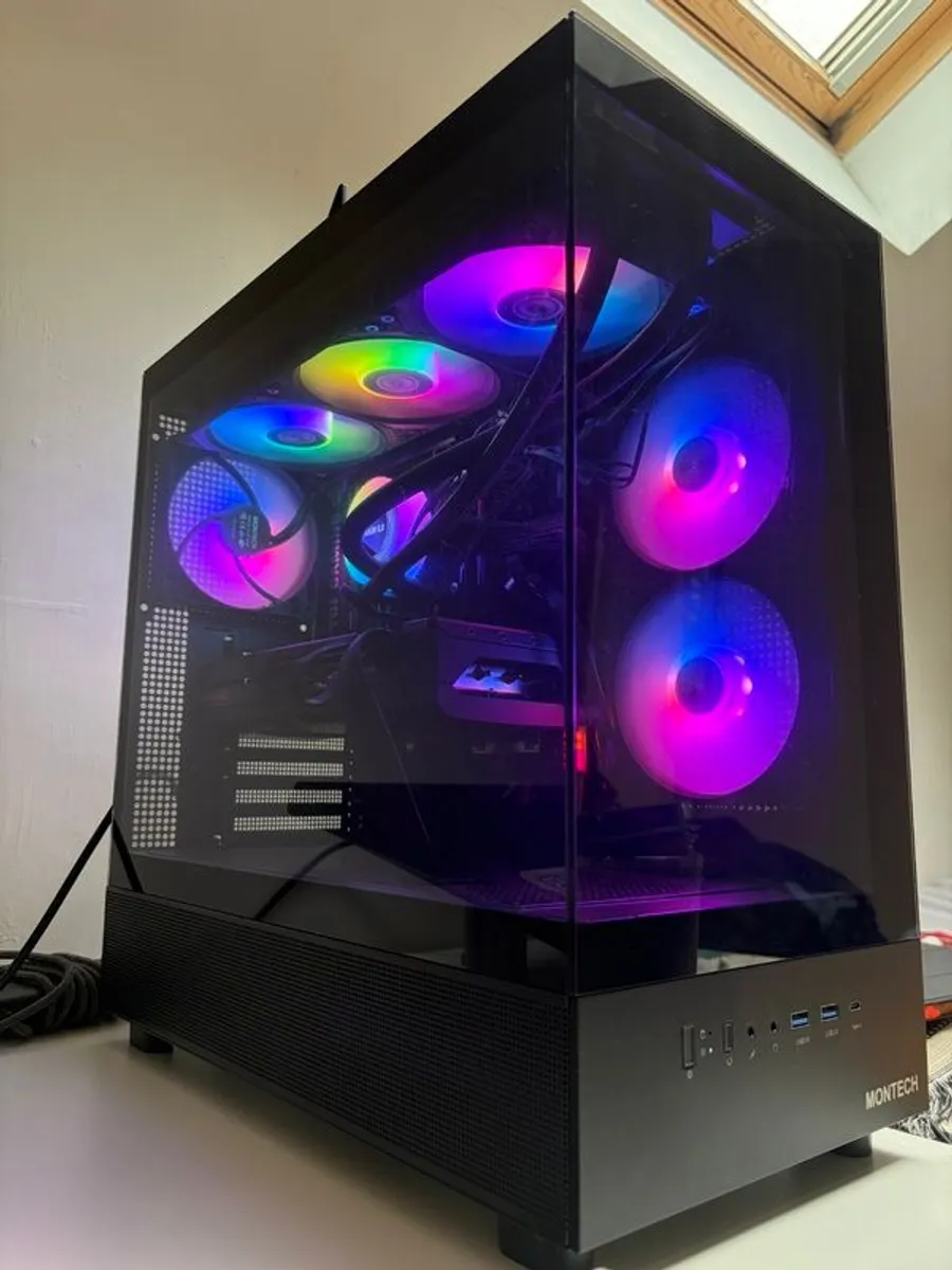 Ryzen 7 9800x3d | 64gb Ddr5 | Rx 7700xt | 4tb Nvme - Image 1