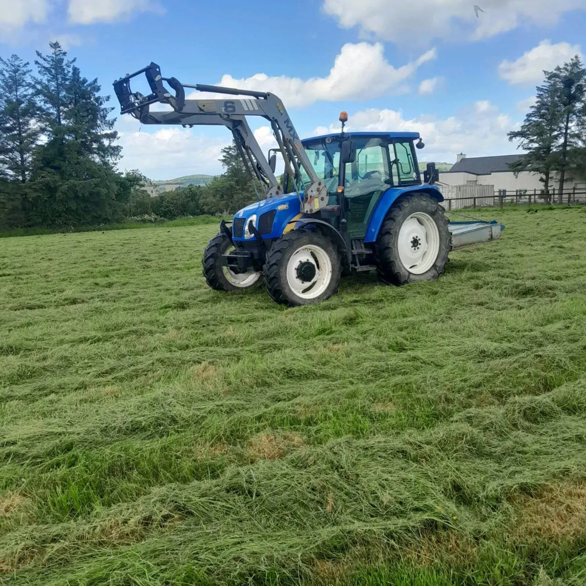 New Holland T5050 with Mx front loader - Image 2