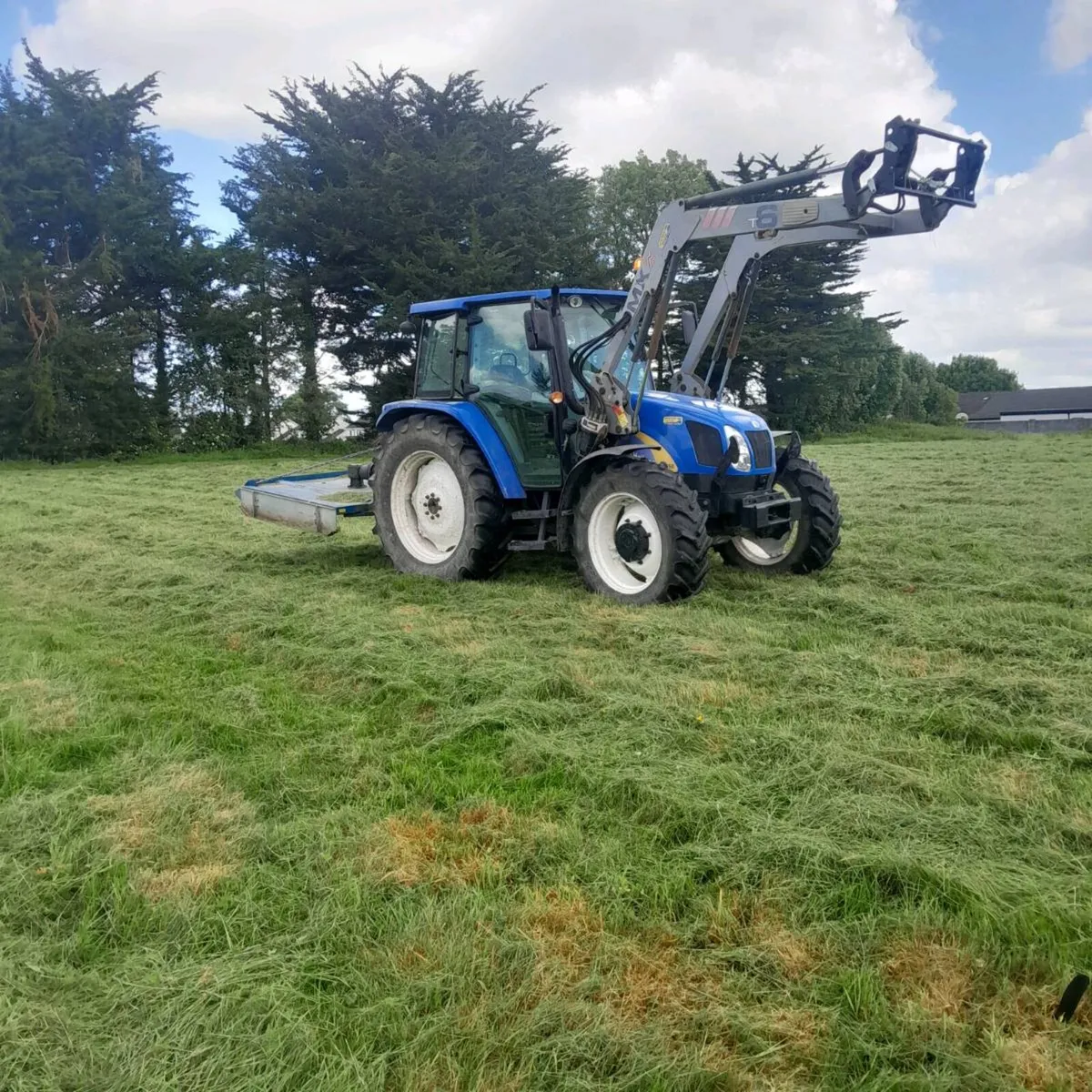 New Holland T5050 with Mx front loader - Image 4