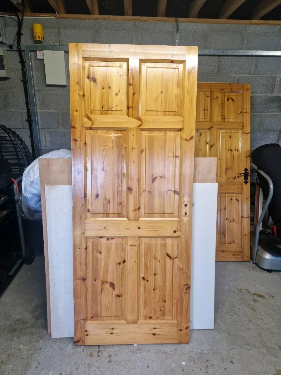 9 x solid pine doors - Image 2