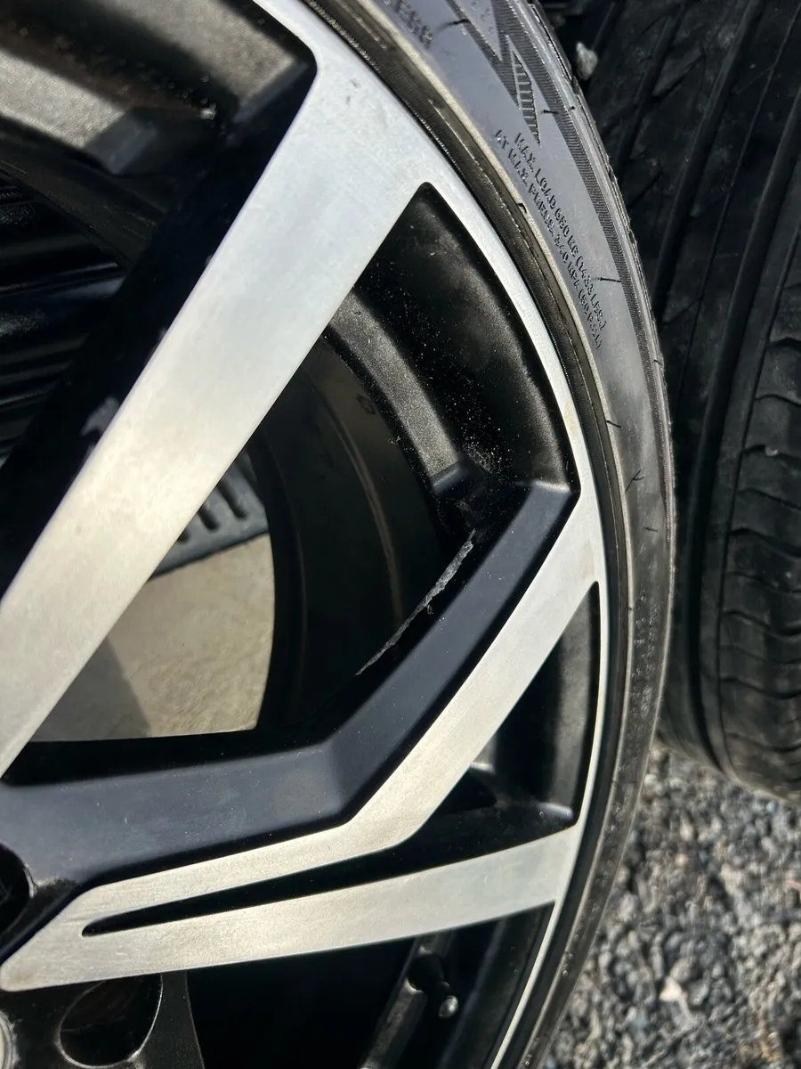 19’ vw club sport style alloys - Image 4