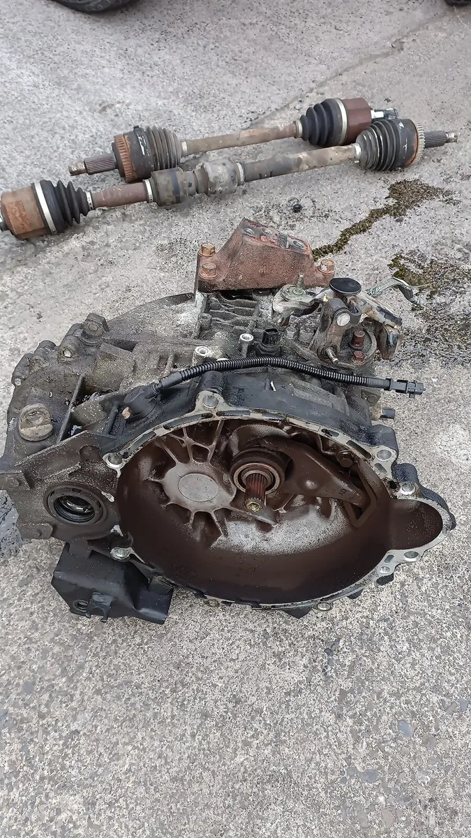 Hyundai Gearbox  injectors fuel pump and more - Image 1