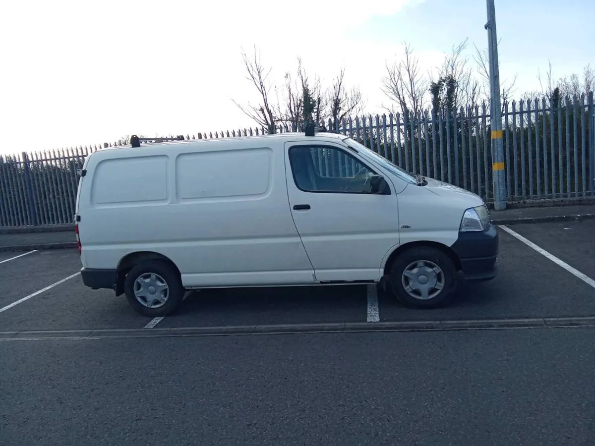 Toyota Hiace - Image 4