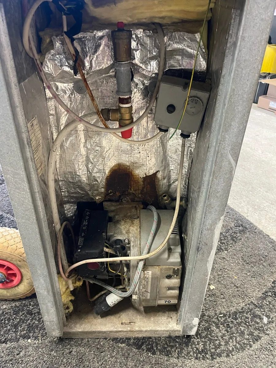 Two oil boilers For sale - Image 2