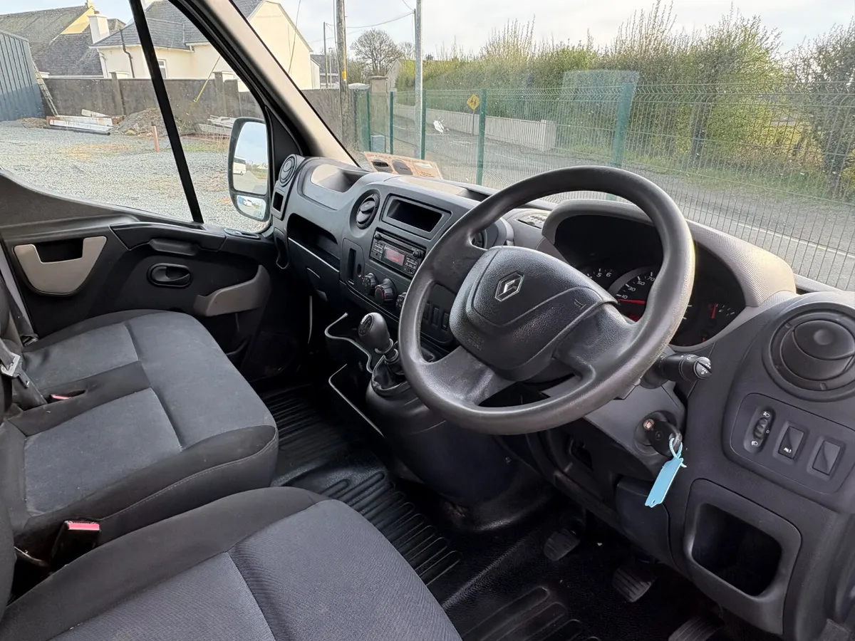 Renault Master LWB  2.2D 2018 - Image 2