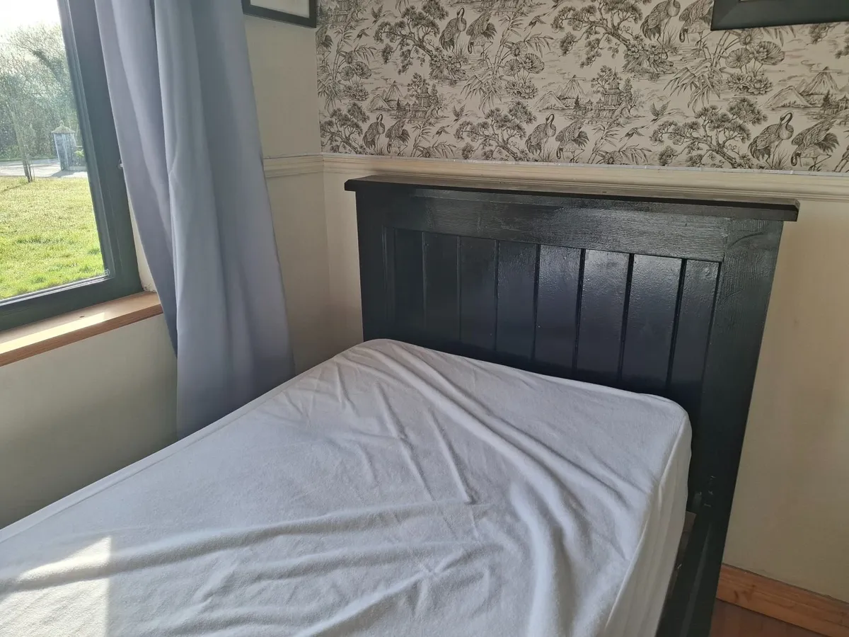BLACK SINGLE BED - Image 1