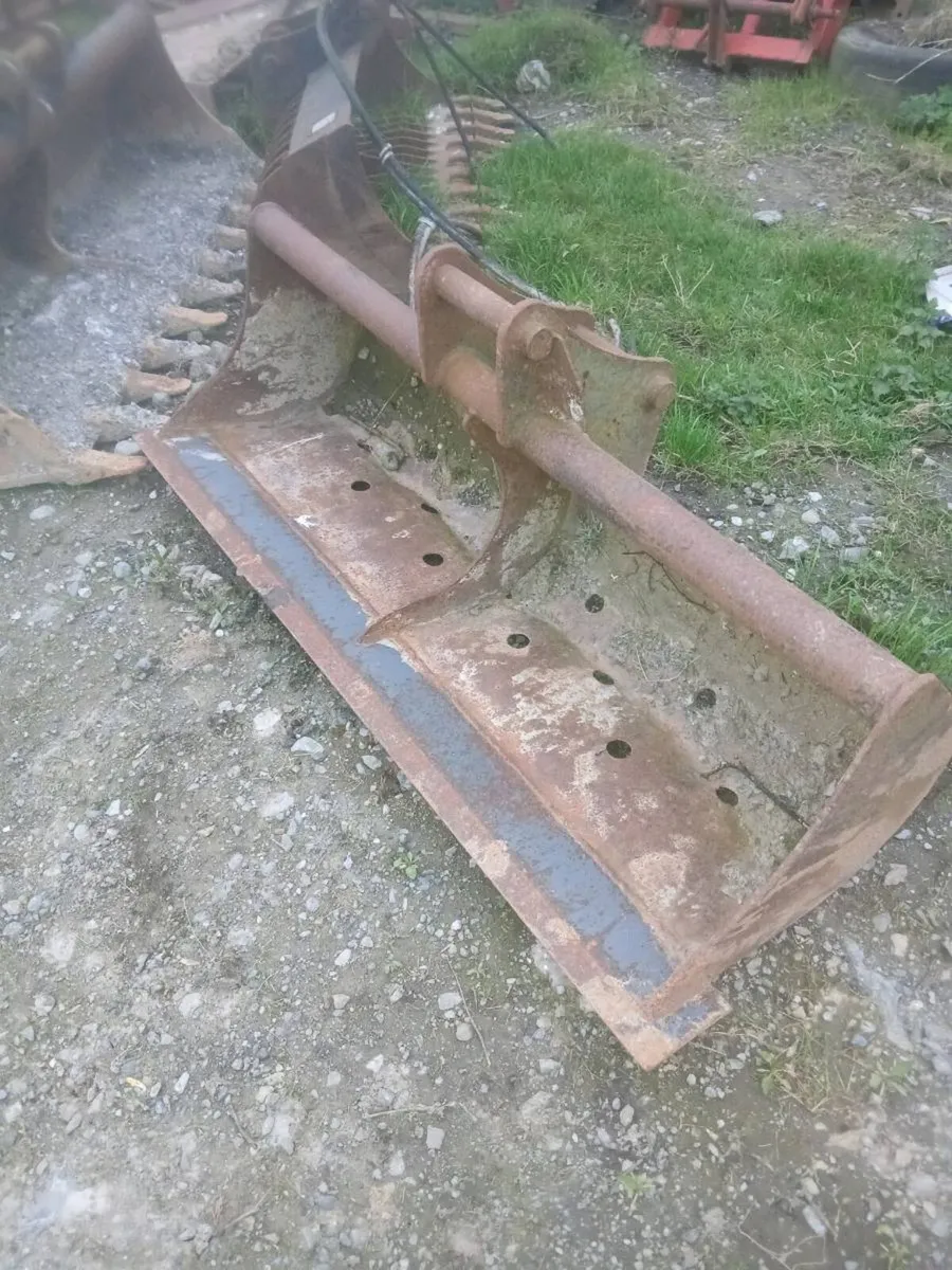 Grading bucket - Image 1