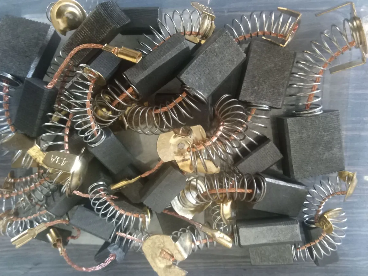 30 Piece Universal Carbon Brushes. - Image 1