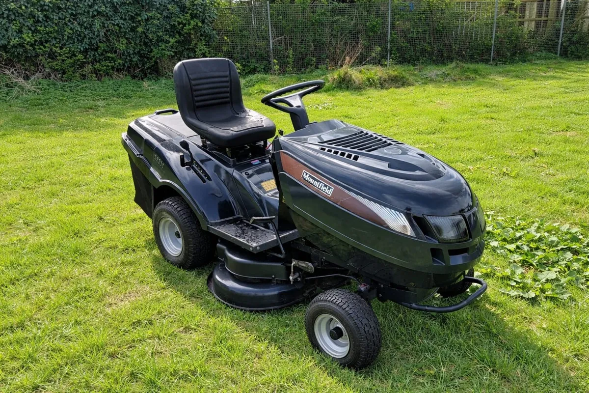 Mountfield ride on lawnmower - Image 1