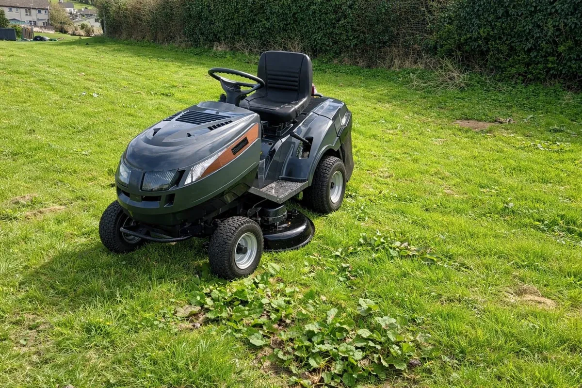 Mountfield ride on lawnmower - Image 2