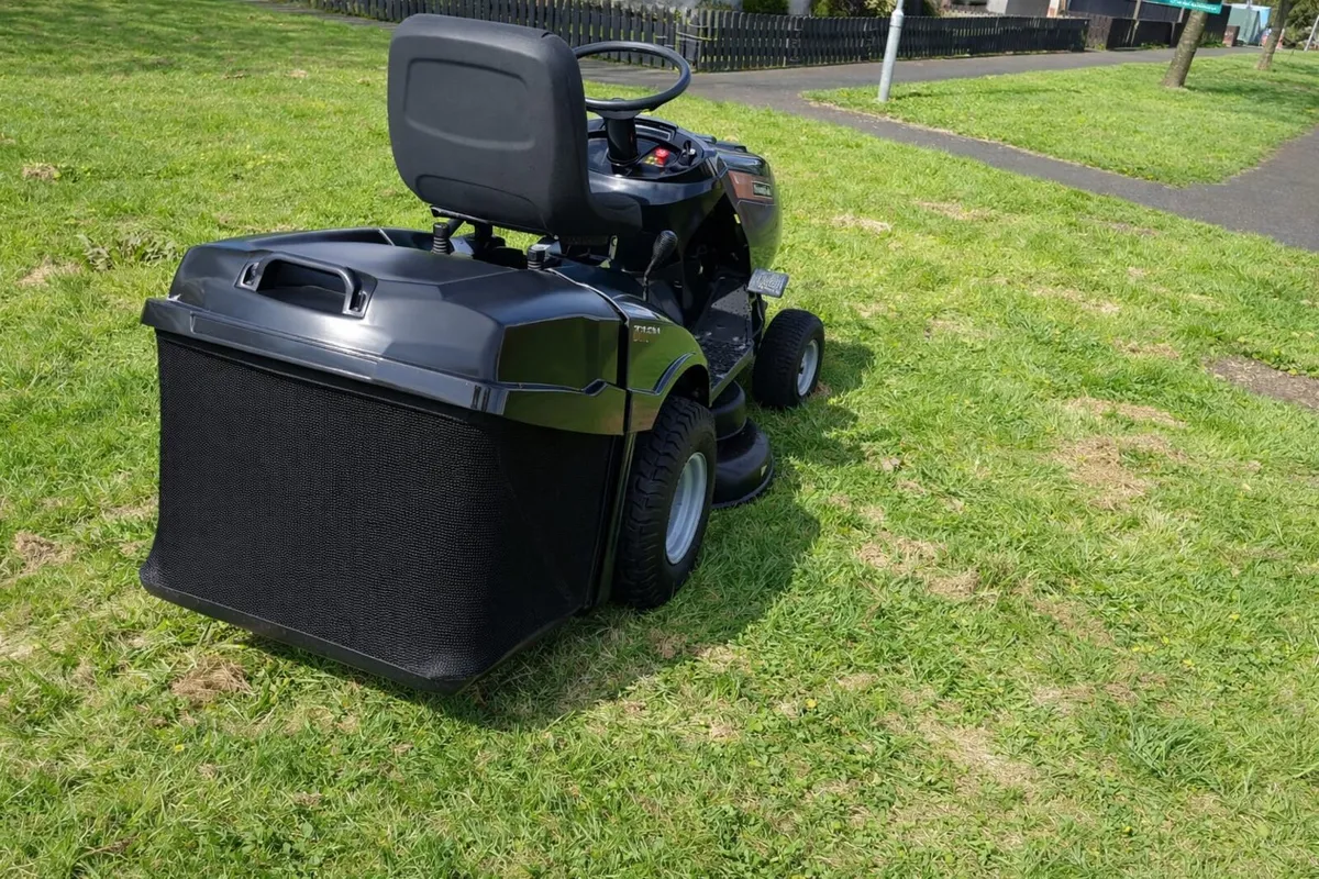 Mountfield ride on lawnmower - Image 4