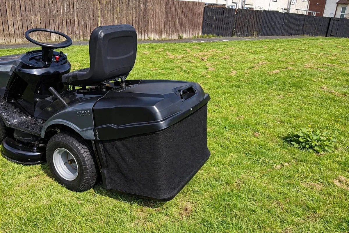 Mountfield ride on lawnmower - Image 3