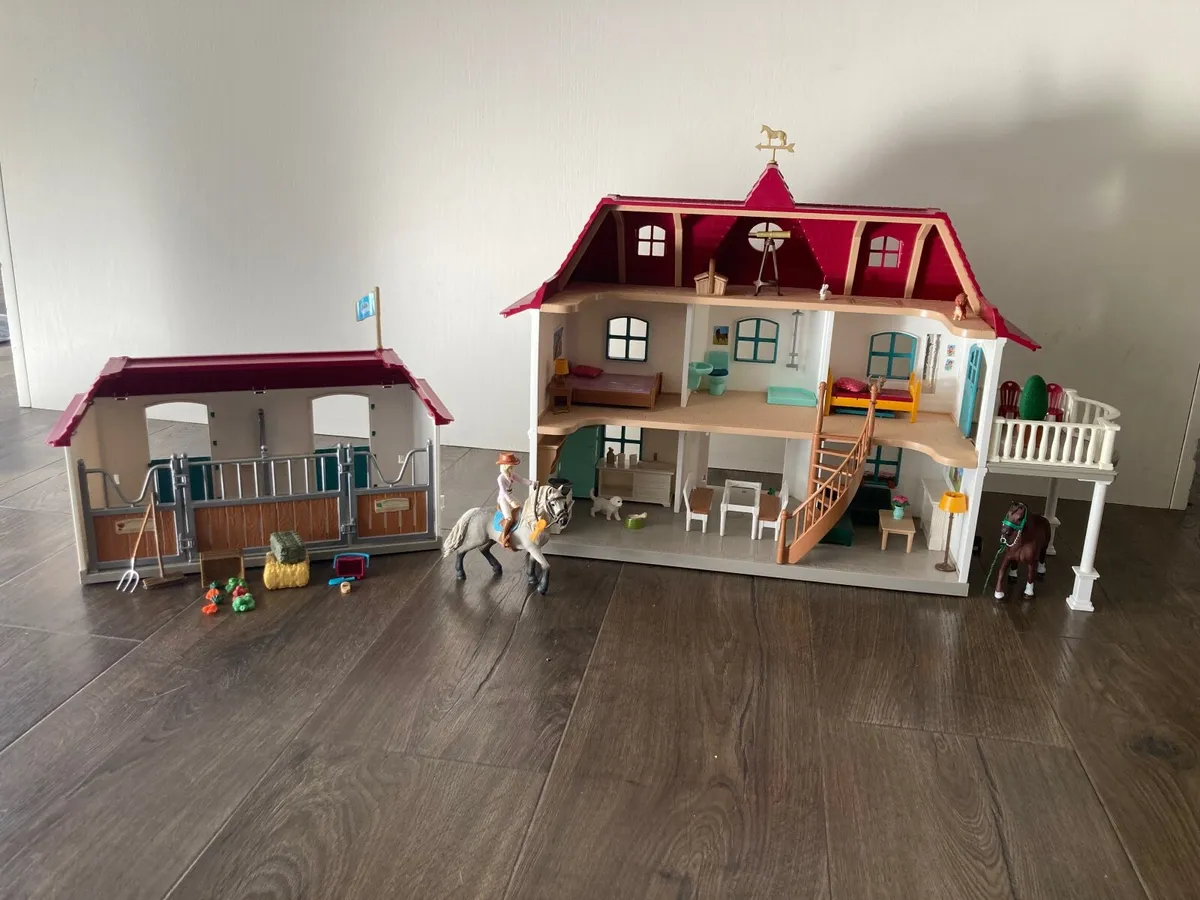 Schleich Lakeside House, Stables & accessories - Image 1