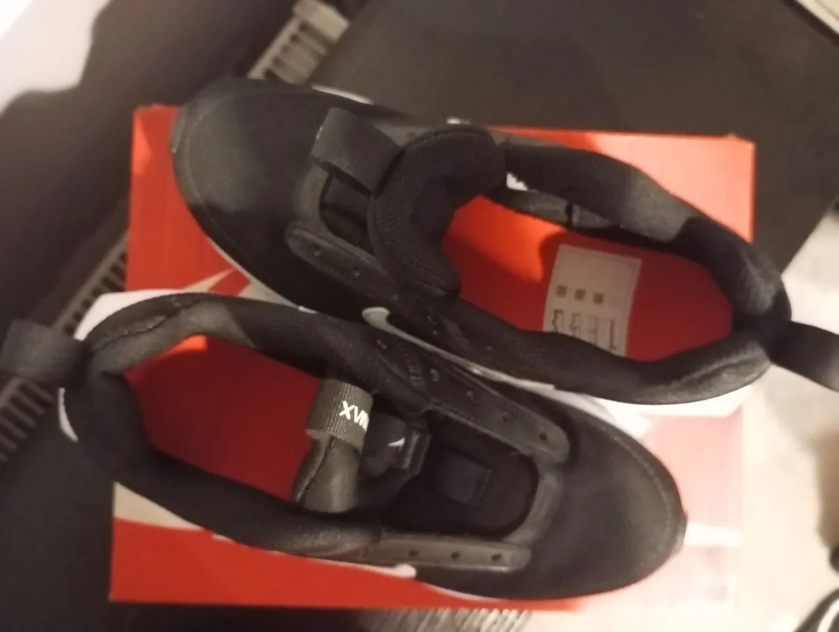 Kids Nike runners - Image 4