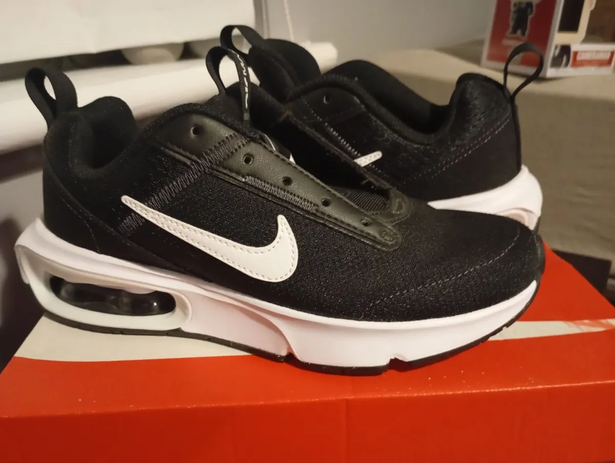 Kids Nike runners - Image 1