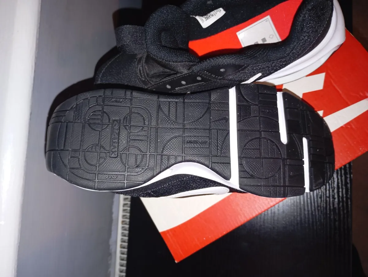 Kids Nike runners - Image 2