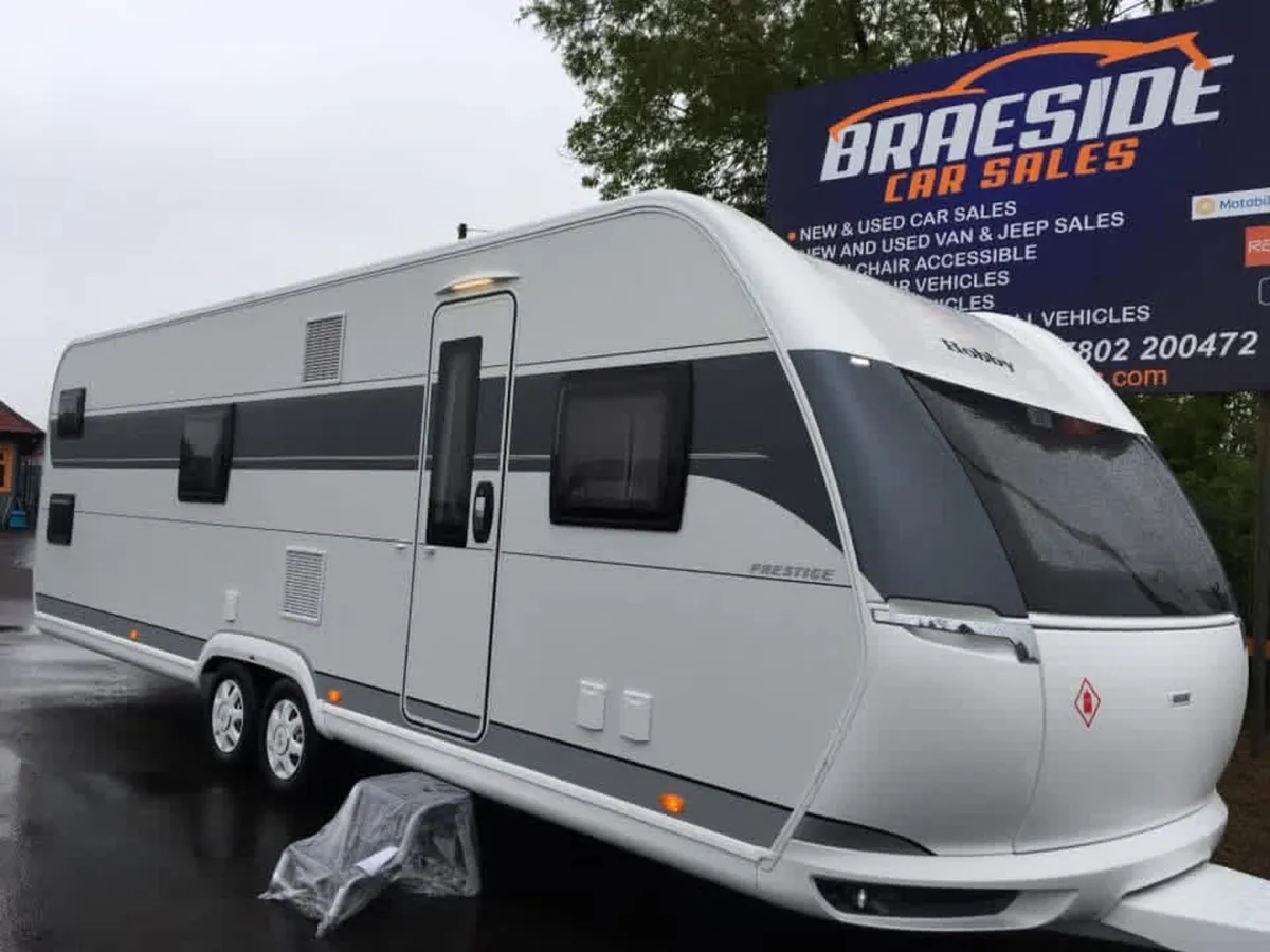2022 HOBBY 720 KWFU 6/7 BERTH H/SPEC CARAVAN - Image 1