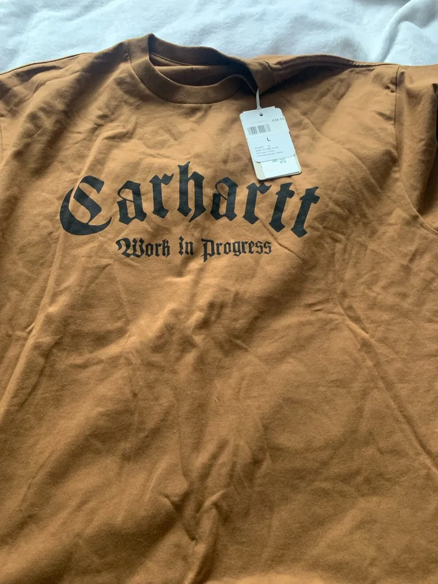 Carhartt t shirt  lager new hat - Image 1
