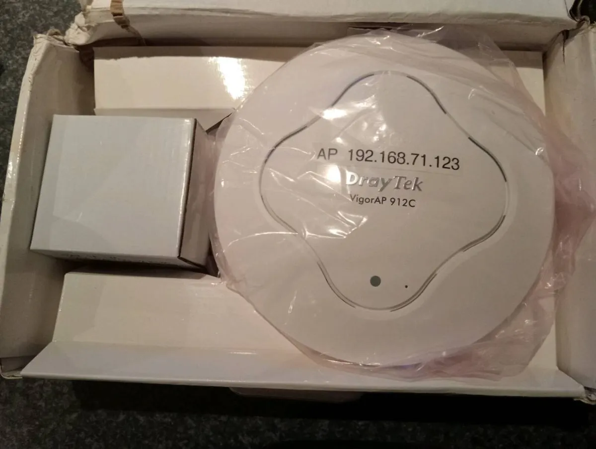 DrayTek VigorAP 912C Wireless Access Point - Image 1