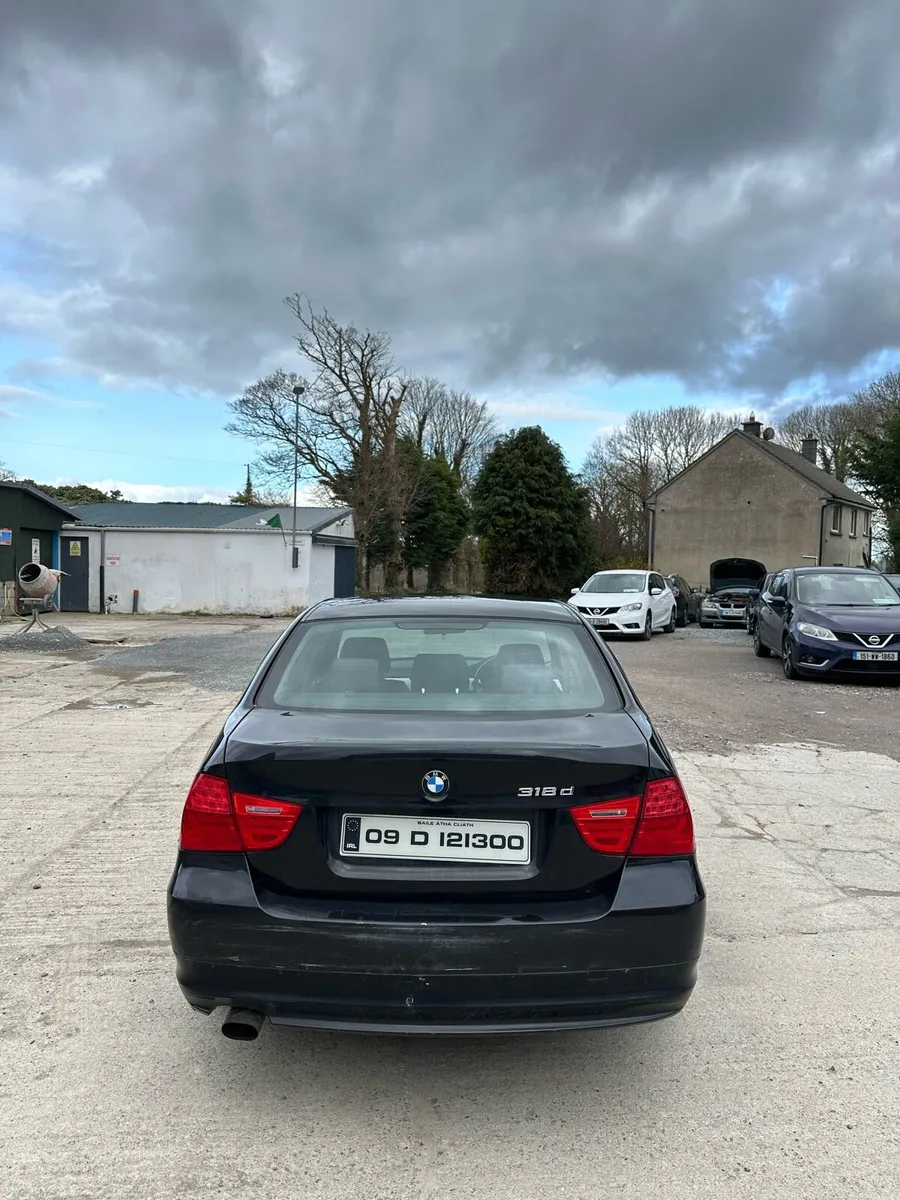 Bmw 320D 2009 lci - Image 4