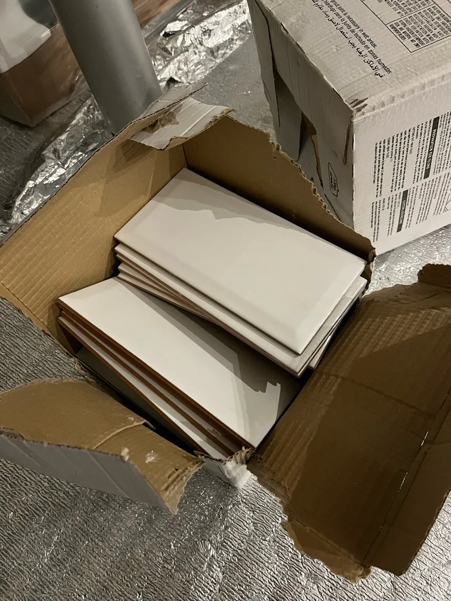 White subway tiles - Image 1