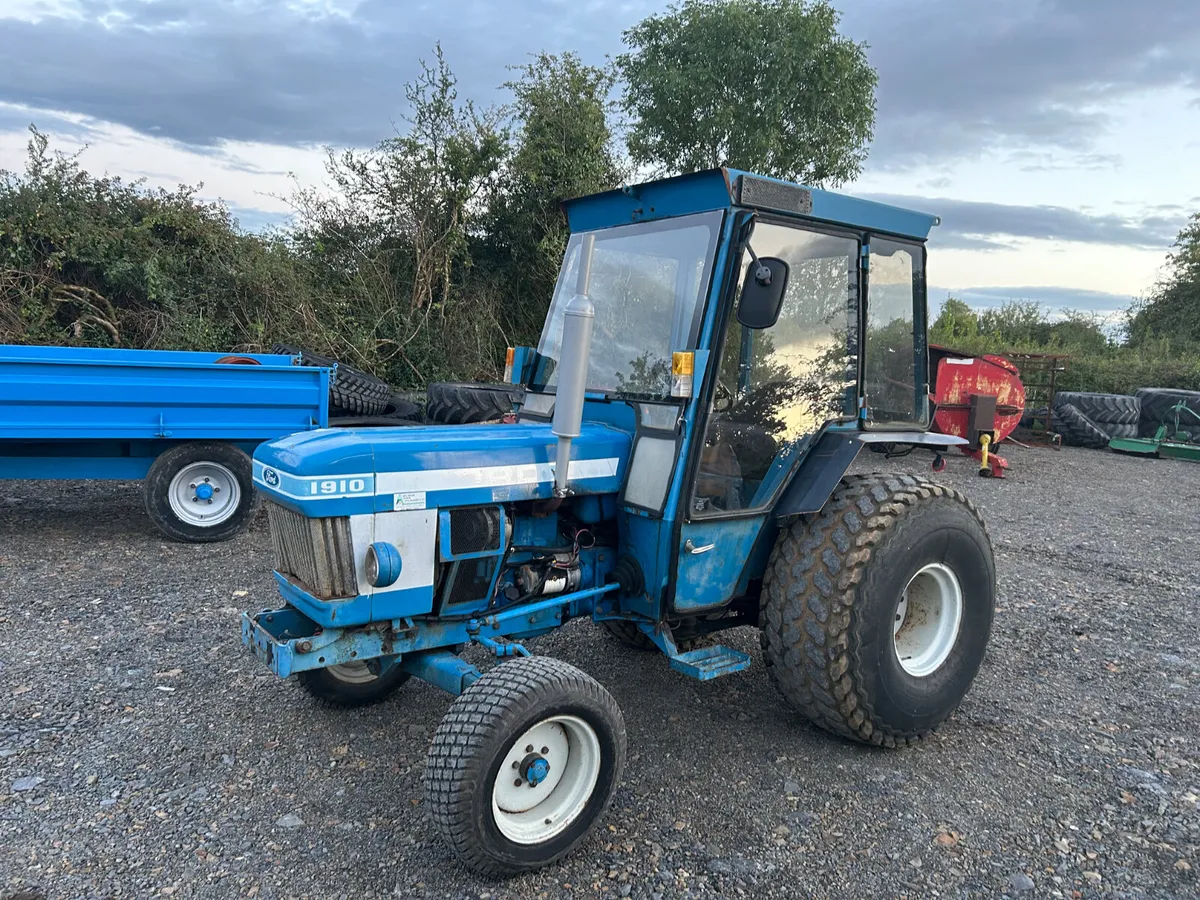 Ford 1910 Compact Tractor - Image 1