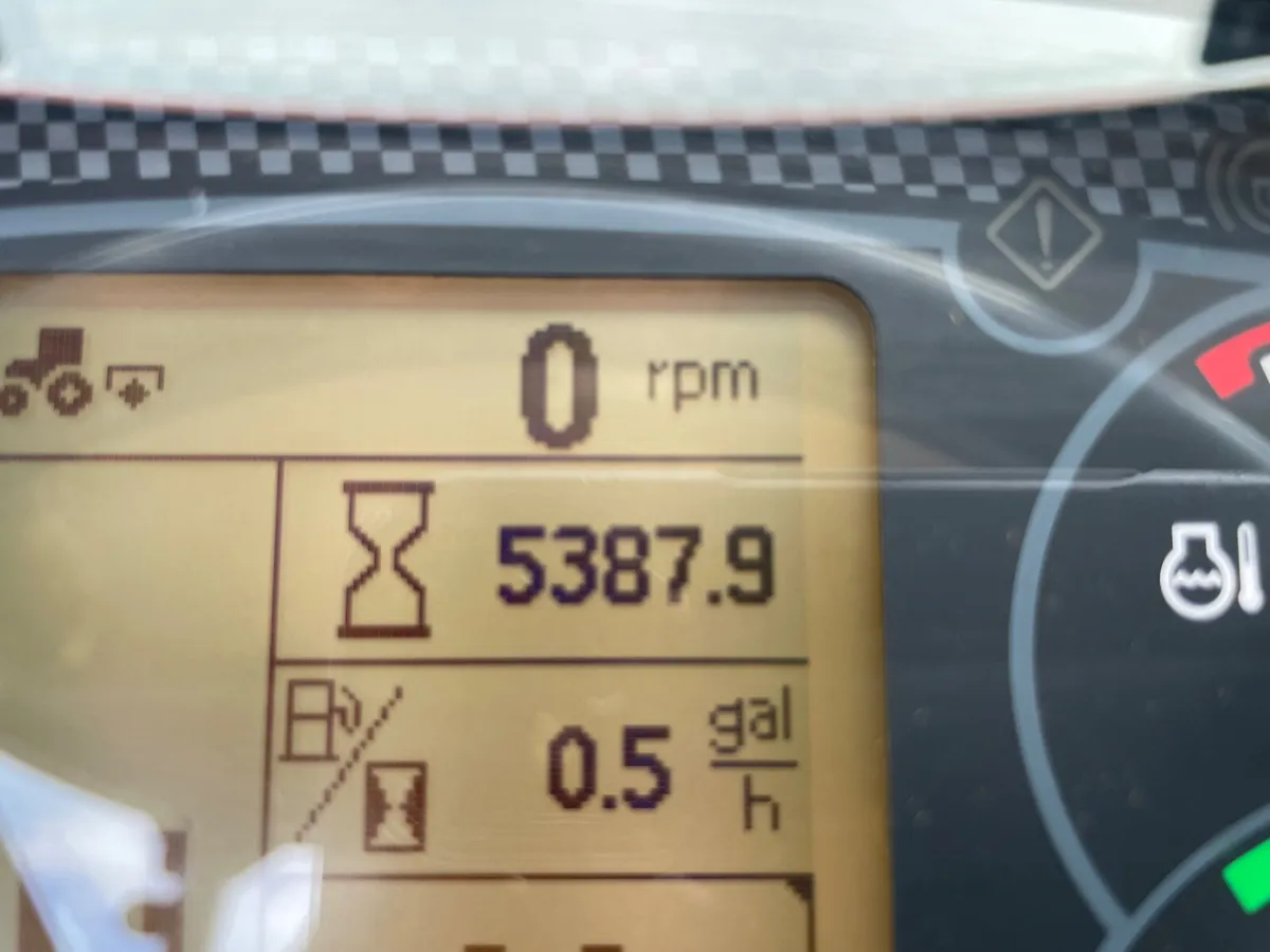 2018 Case Farmall 115C with Loader - Image 4