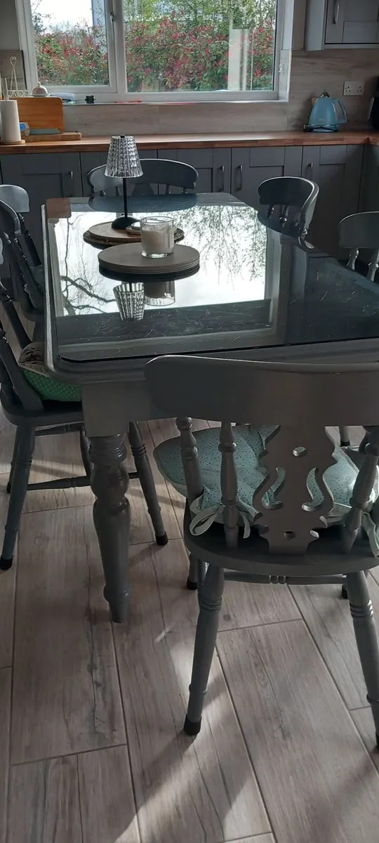 Table & chairs