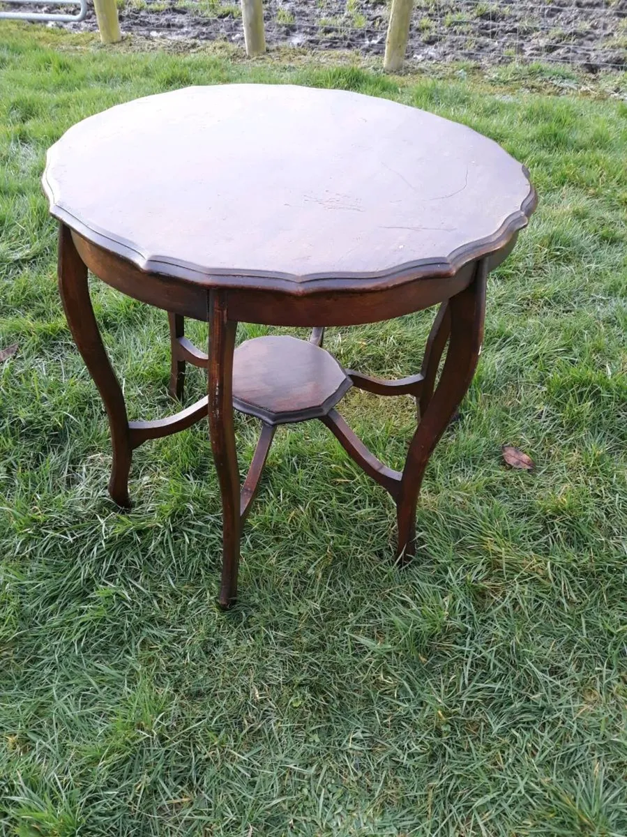 Ocassional Table - Image 1