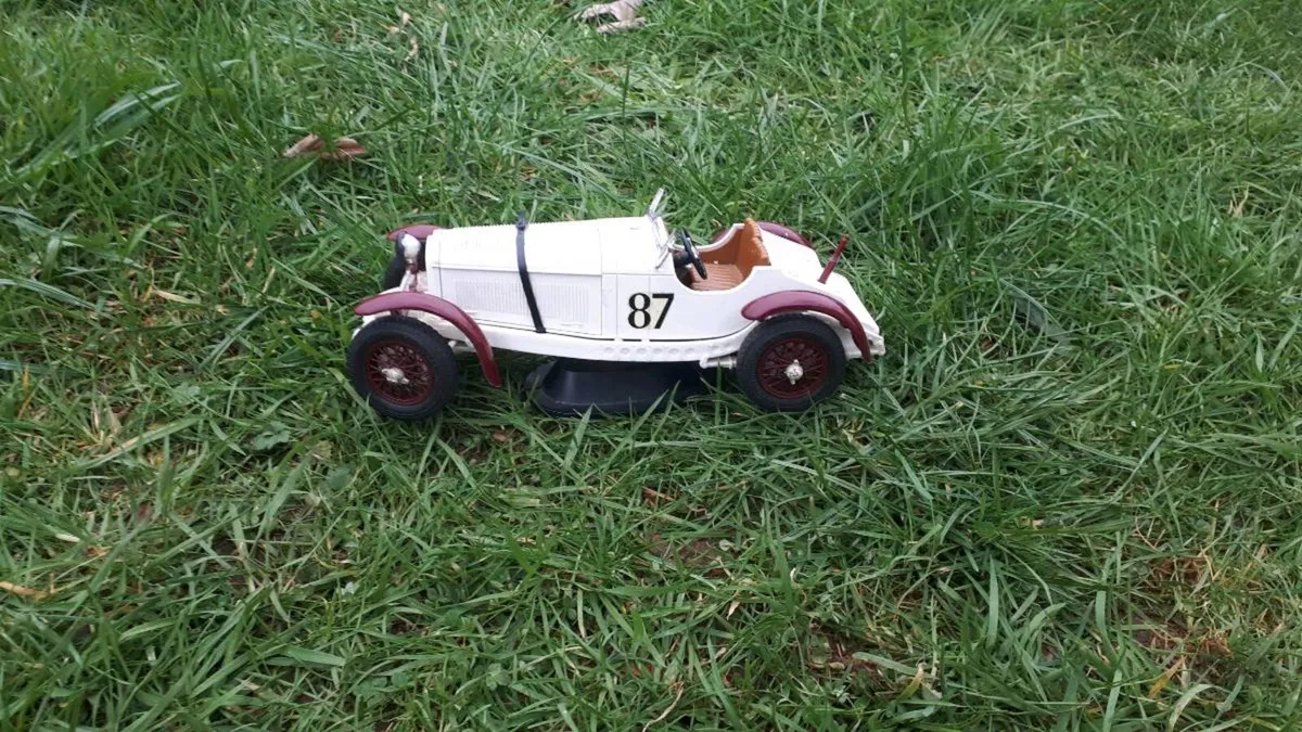 Mercedes Model - Image 2