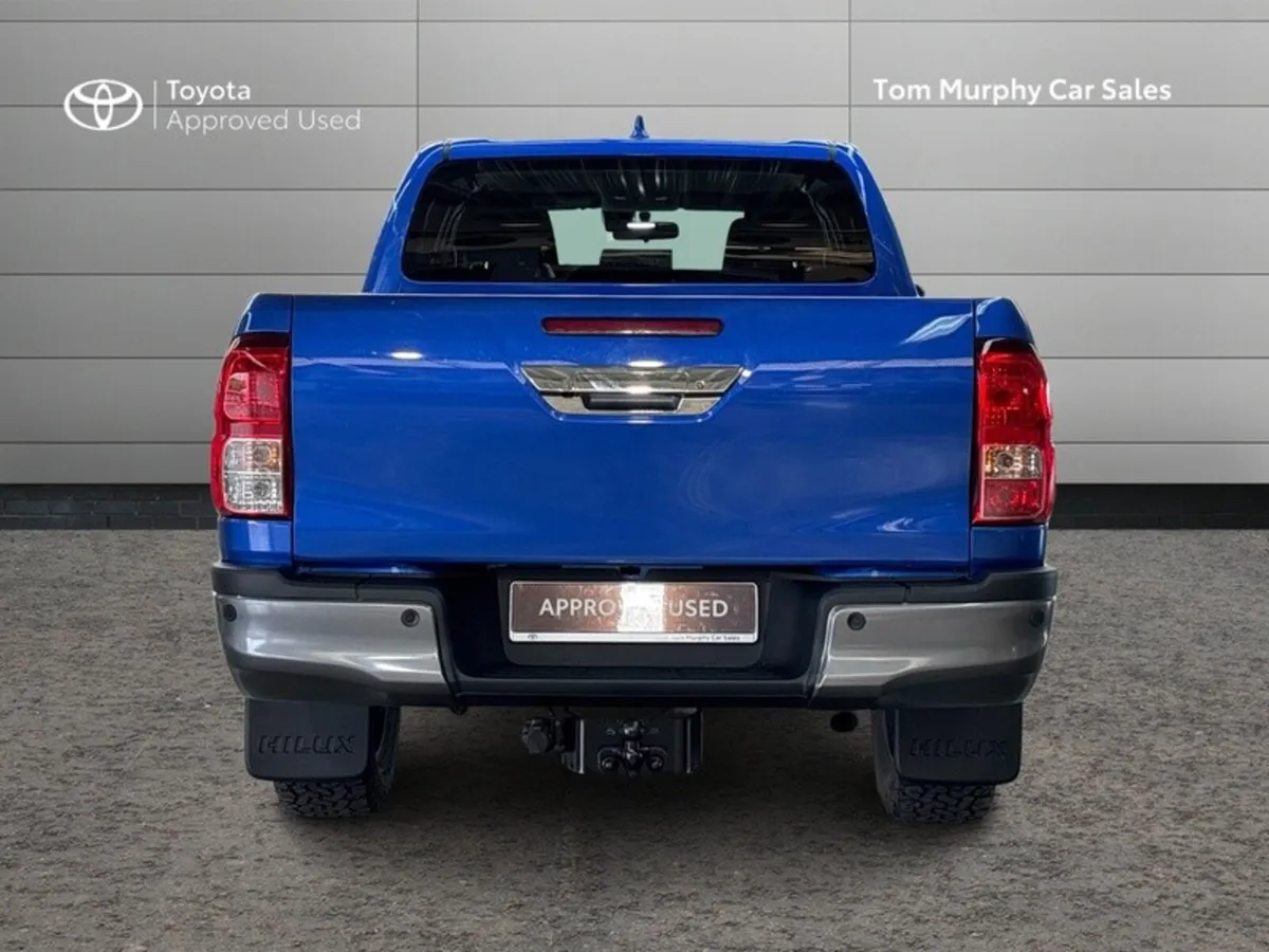 Toyota Hilux 2.8 SR5 DOUBLE CAB 4DR - Image 4