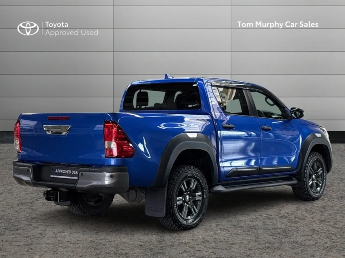 Toyota Hilux 2.8 SR5 DOUBLE CAB 4DR - Image 2