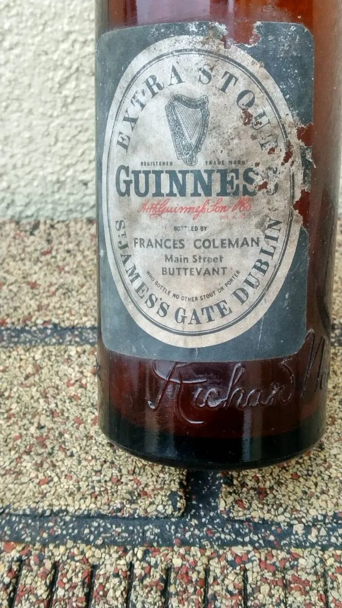 1962 rare Guinness labelled bottle - Image 2