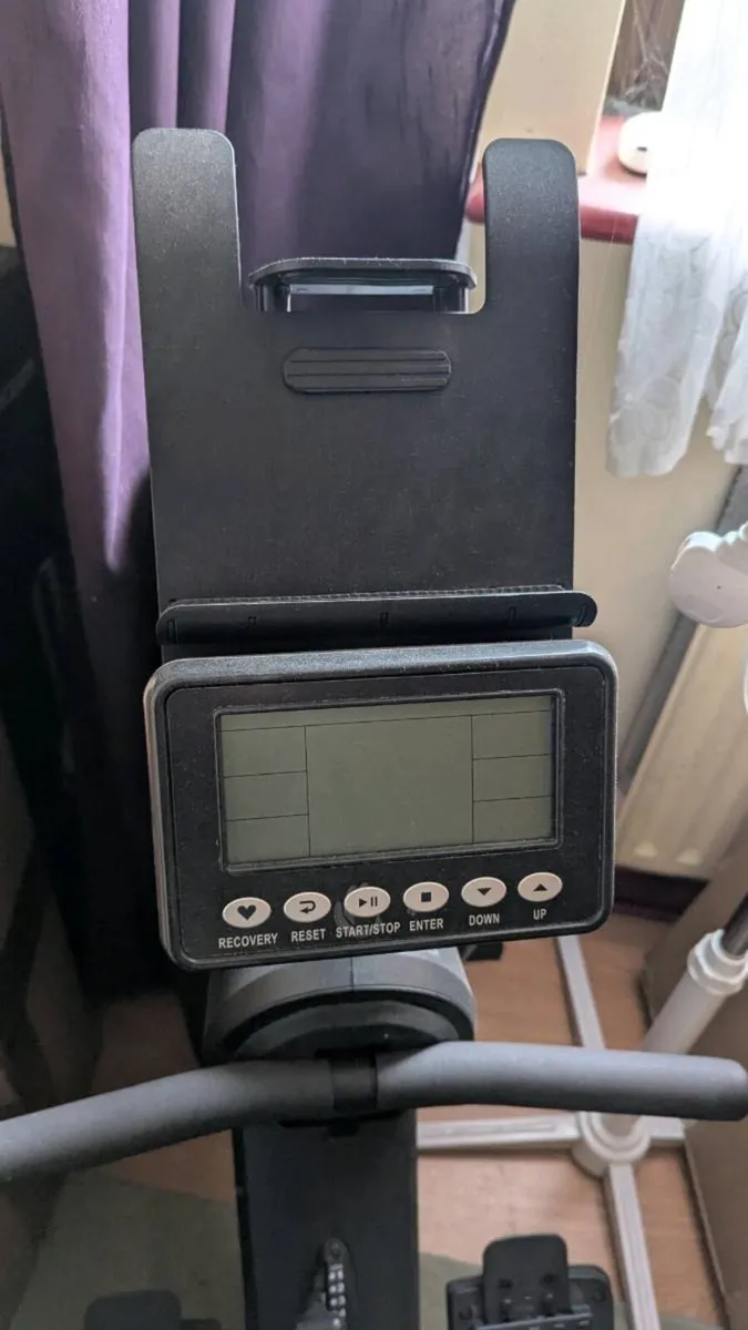 Rowing Machine – Excellent Condition – Home Fitnes - Image 2