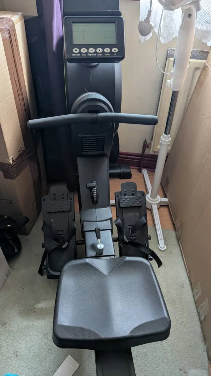 Rowing Machine – Excellent Condition – Home Fitnes - Image 3