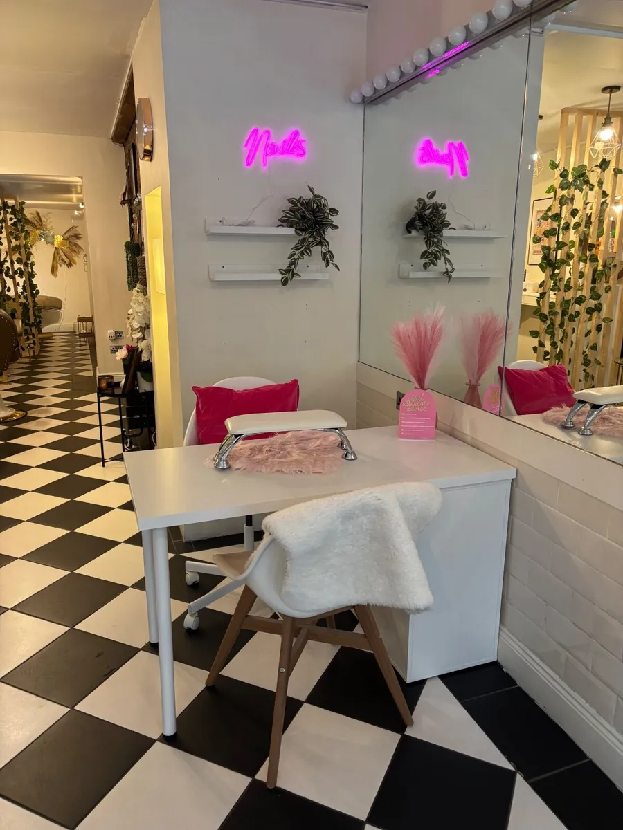 Nail section for rent - Image 3