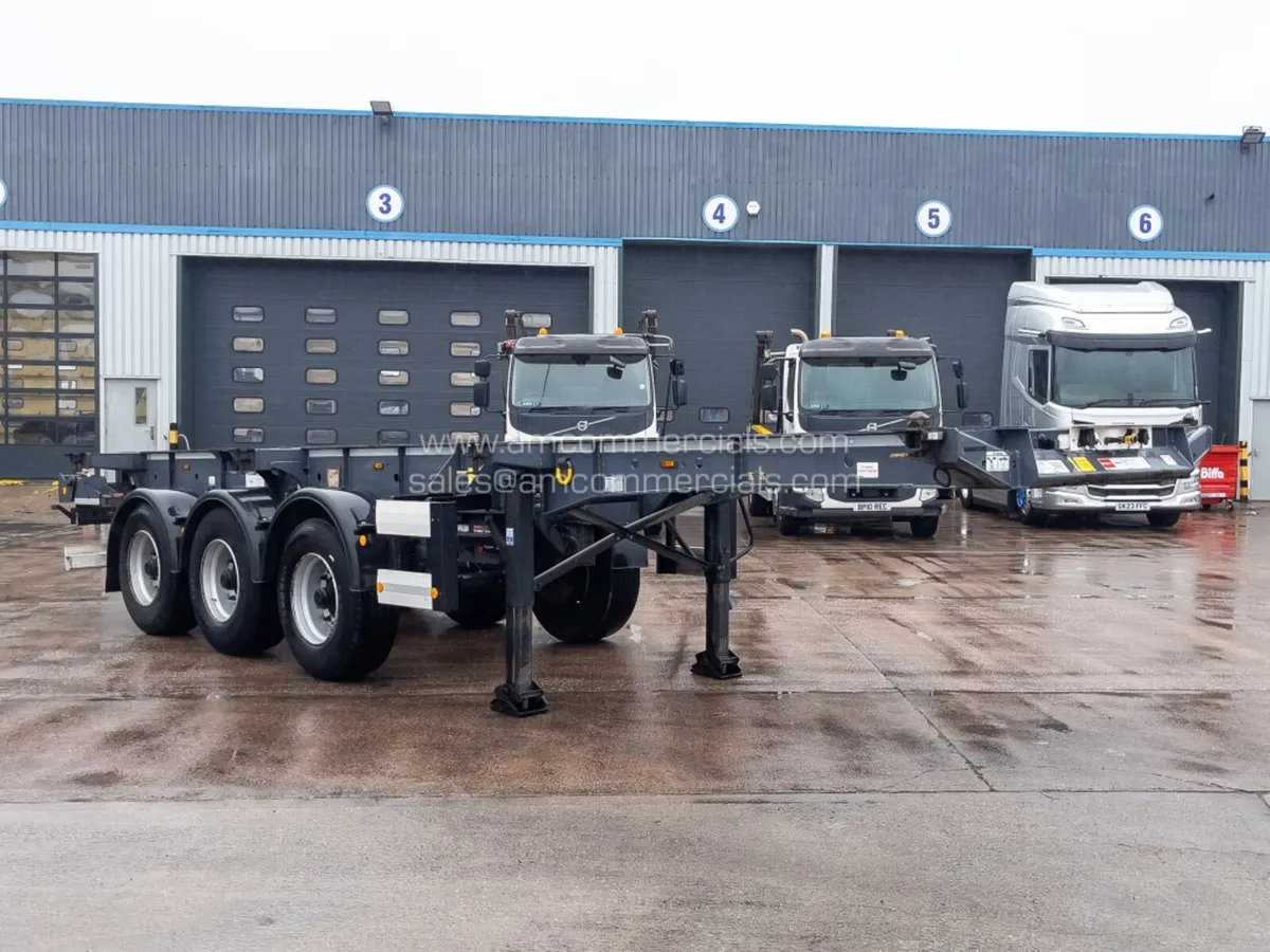 2020 KRONE SLIDING SKELETAL TRAILER - Image 1