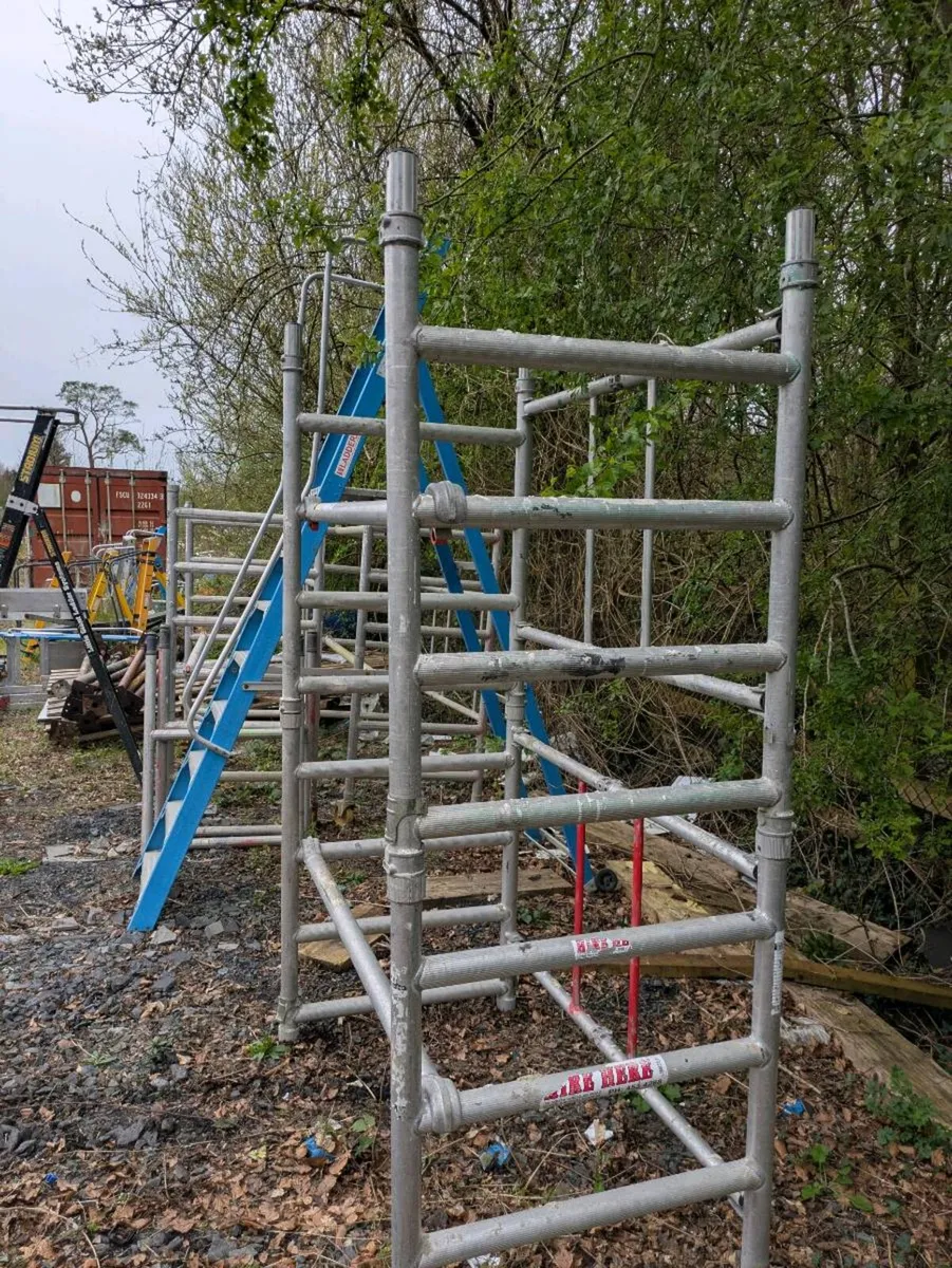 Scaffolding tower - Image 1