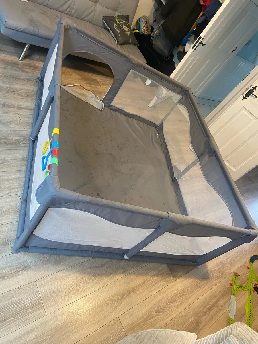Play pen - Image 3