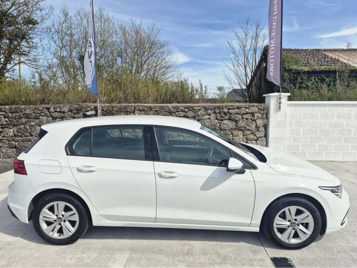 Volkswagen Golf LIFE 2.0 TDI 115HP 5DR - Image 1