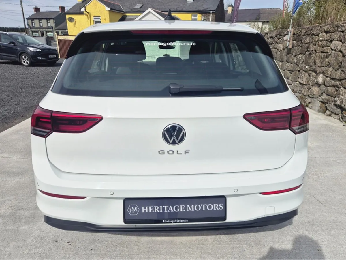 Volkswagen Golf LIFE 2.0 TDI 115HP 5DR - Image 3
