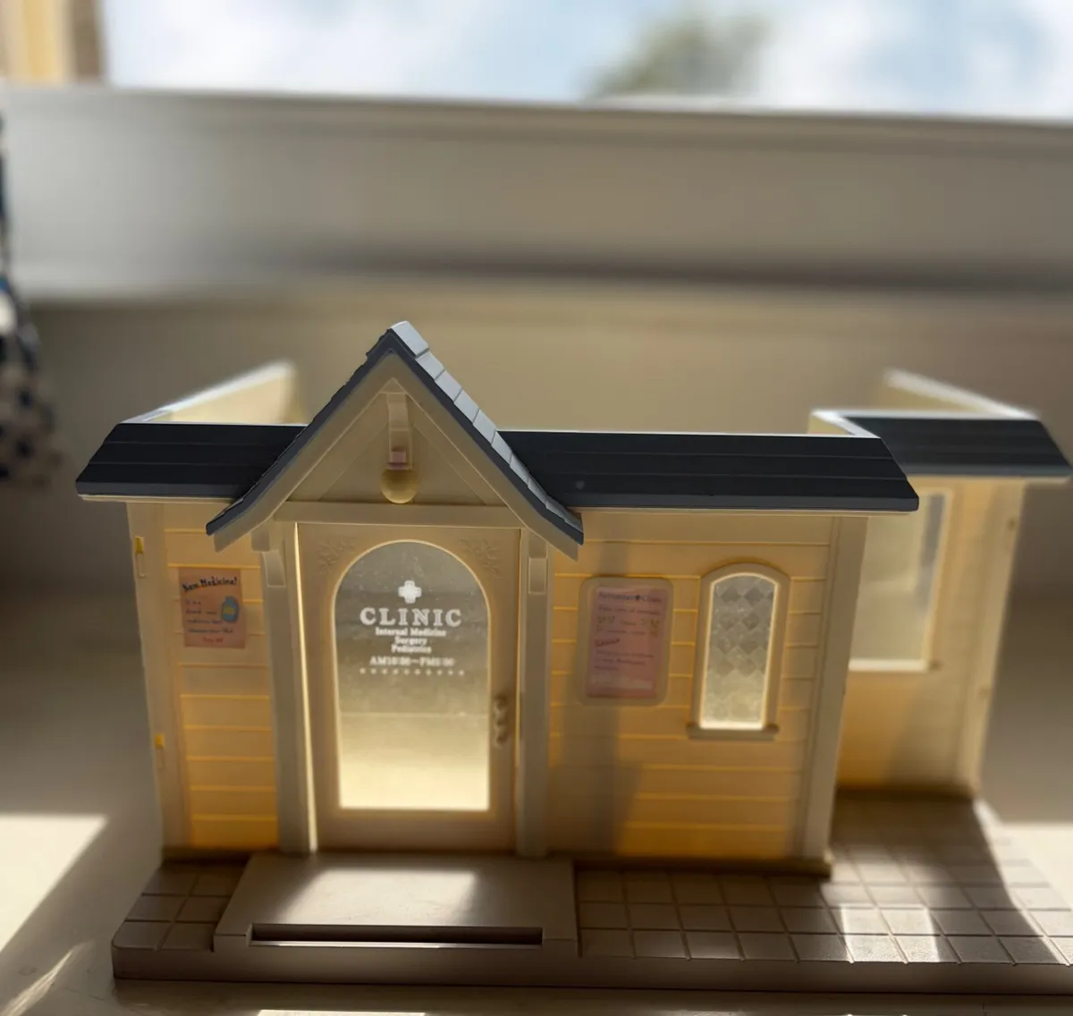 Sylvanian Families Clinic Playset – Complete with - Image 1