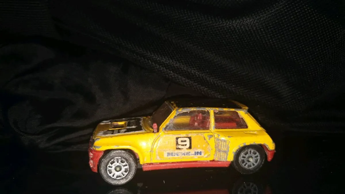 CORGI RENAULT 5 RALLY DIE.CAST MODEL VINTAGE - Image 1