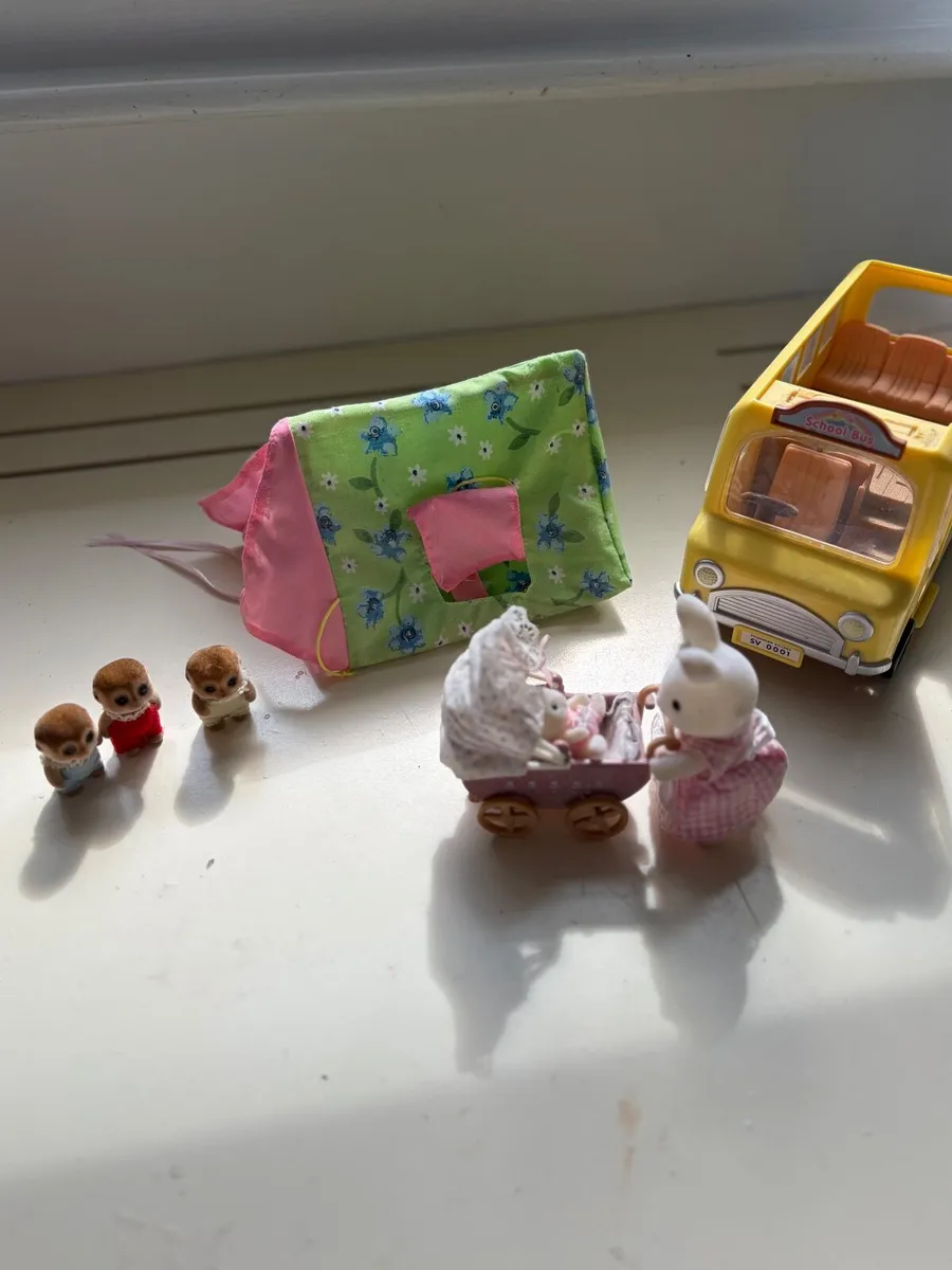 Sylvanian Families Bundle – School Bus, Tent & Fi - Image 1