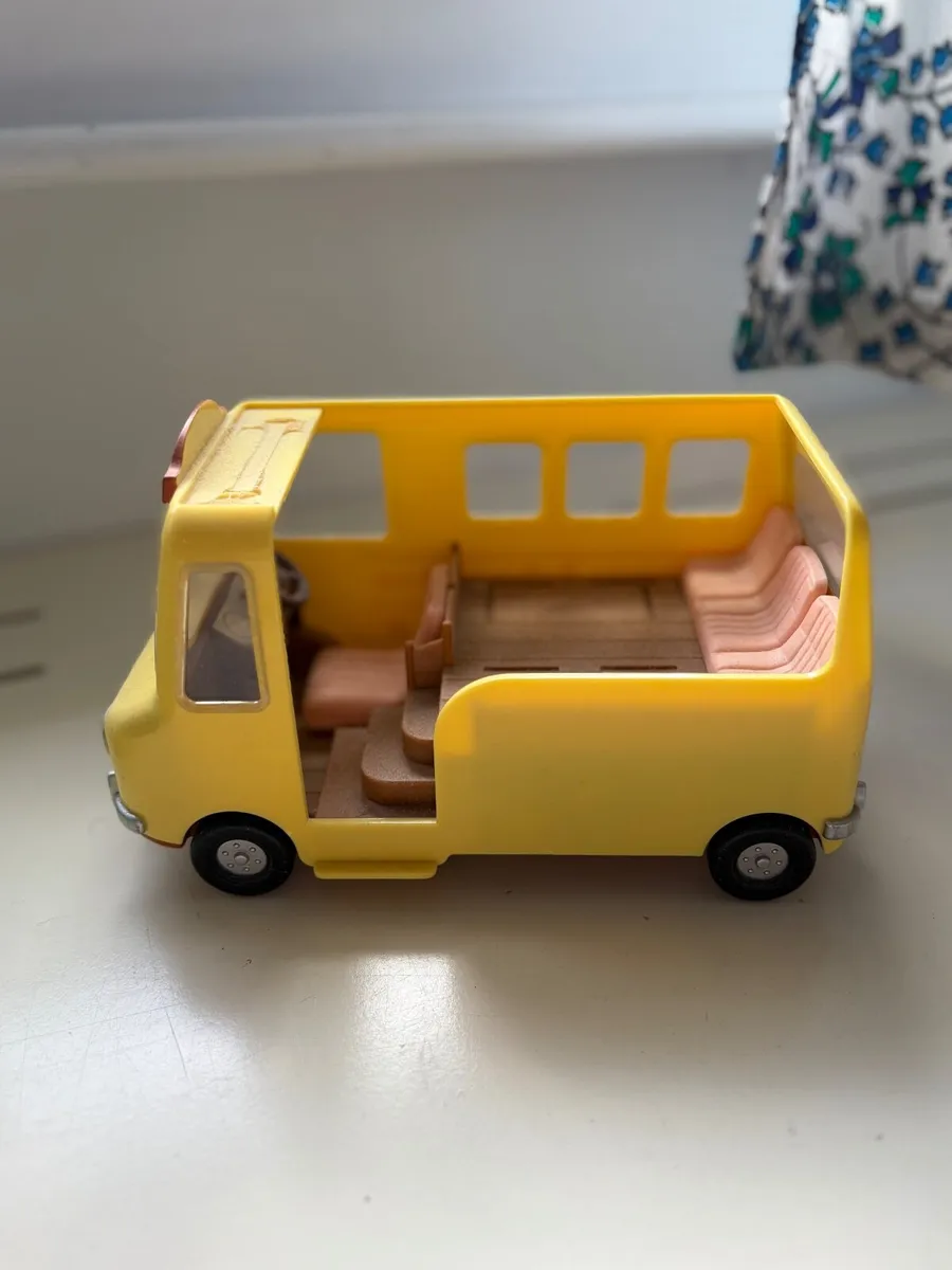 Sylvanian Families Bundle – School Bus, Tent & Fi - Image 2