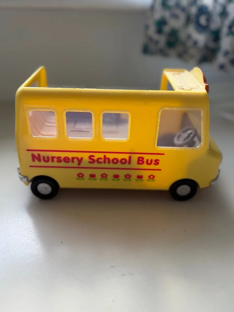 Sylvanian Families Bundle – School Bus, Tent & Fi - Image 4